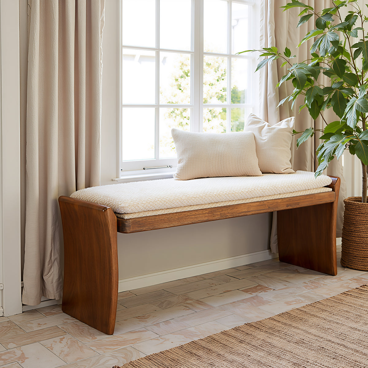 BANCA TAPIZADA BEIGE DE ESTILO MODERNO CON BASE DE MADERA